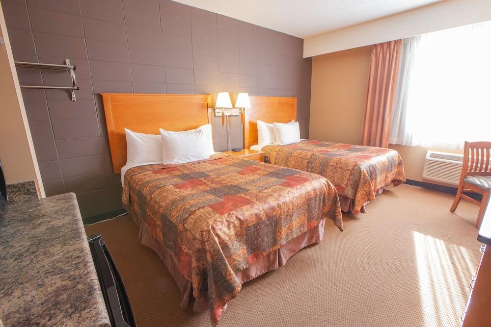 Neighbourhood Inn Hotels In Bonnyville Екстериор снимка