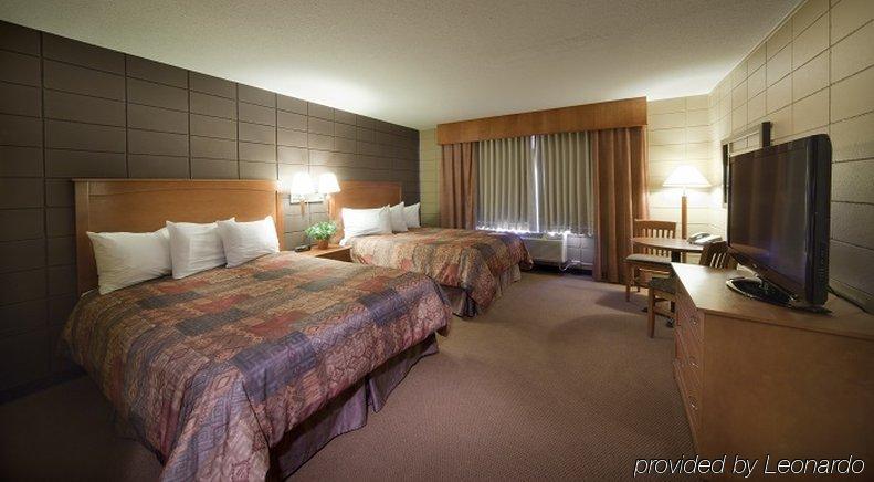 Neighbourhood Inn Hotels In Bonnyville Екстериор снимка